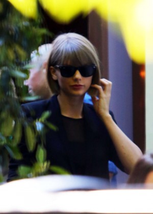 Taylor Swift out for lunch in West Hollywood