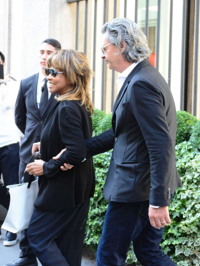 Tina Turner with her husband Erwin Bach on holiday in Italy -03 | GotCeleb