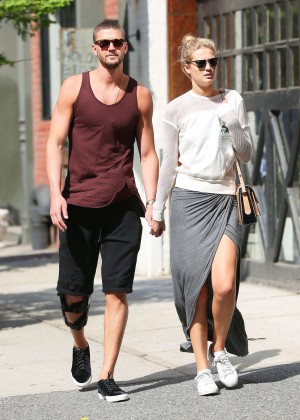 Toni Garrn With her new boyfriend out in NYC