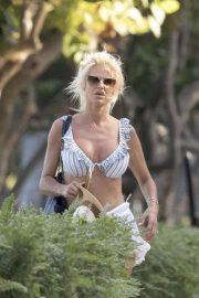 Victoria Silvstedt on the beach in Miami