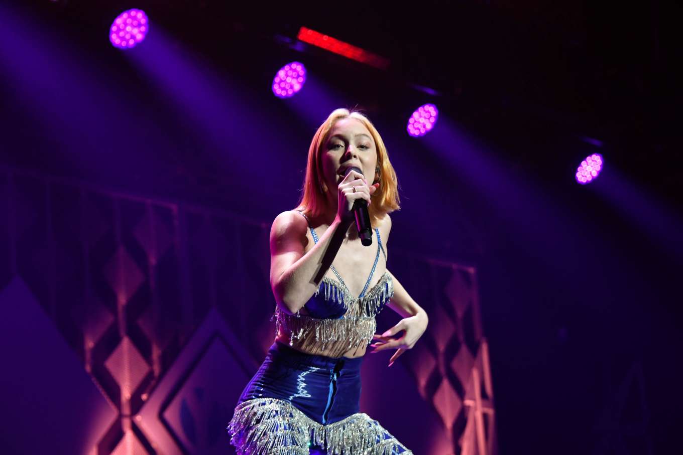 Zara Larsson - Y100 Jingle Ball 2019 in Sunrise-10 | GotCeleb