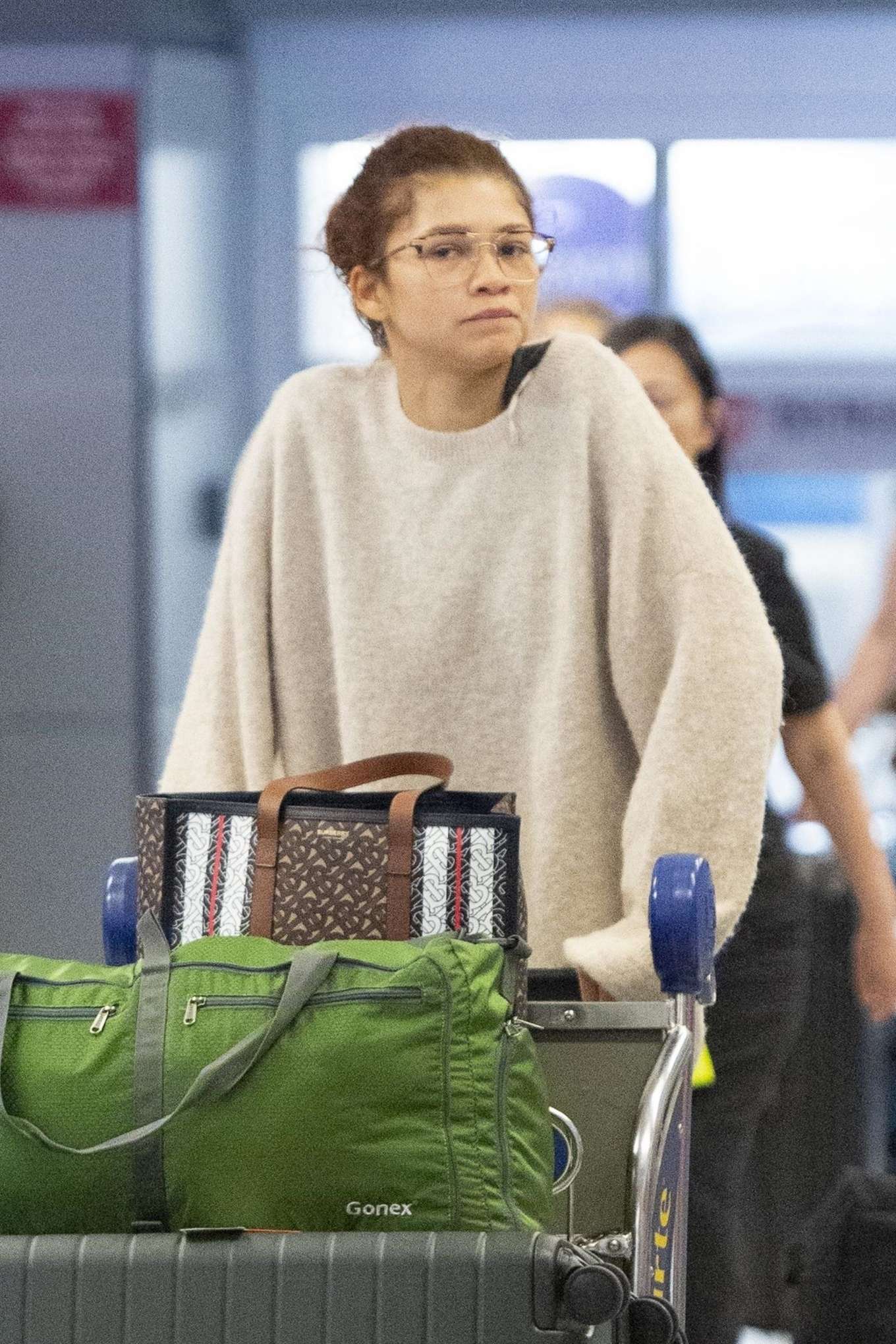 zendaya arrives in a red hoodie at jfk airport in new york city-250619_4