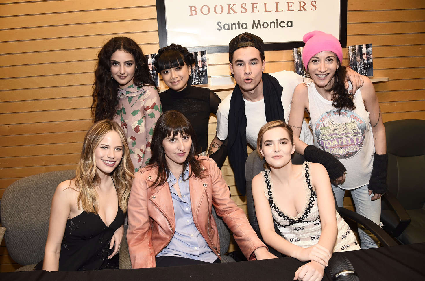 Zoey Deutch: Signs autographs at Barnes and Noble -03 | GotCeleb